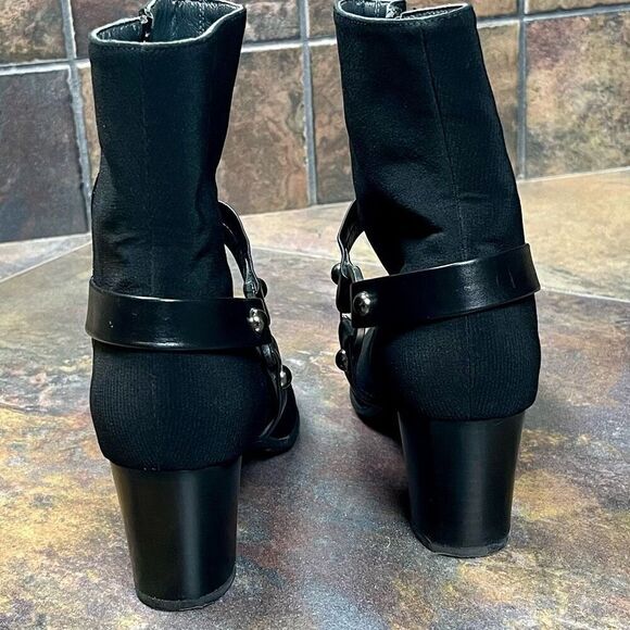 Stuart Weitzman Gore-Tex Black Pointed Toe Ankle Boots 6 M - Picture 4 of 12